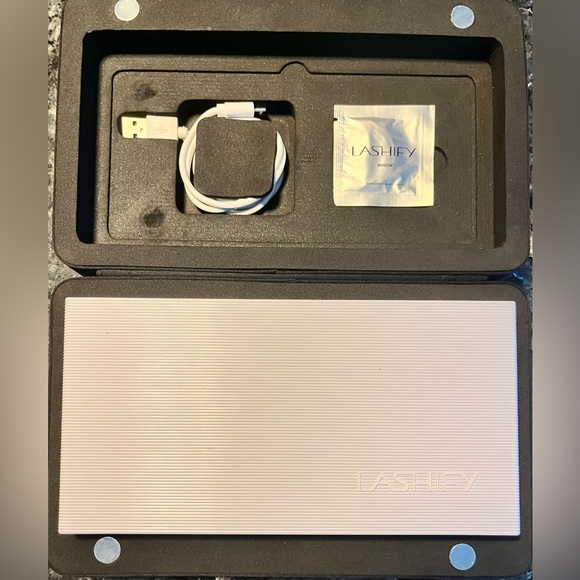 NEW Lashify ✨ White LED Light Control Kit • Sapphire Petite Wand - Picture 8 of 9